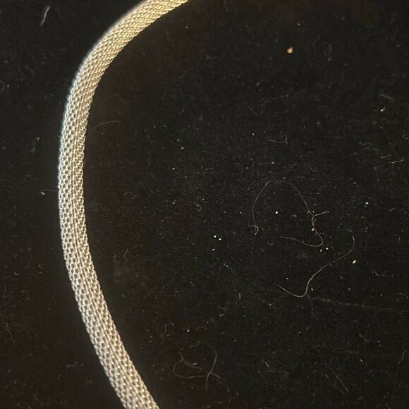 Silver-tone Rolled Mesh 18” Chain with Lobster Claw Clasp. - Picture 3 of 6